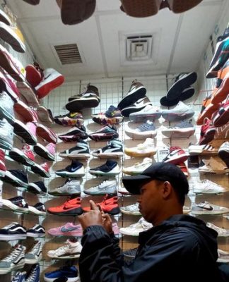 Sepatu Bekas Singapura yang Harusnya Didaur Ulang Malah Dijual di  Indonesia, Ini Kata Menperin