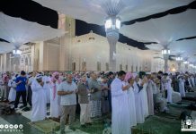 Niat Sholat Tarawih Dalam Bahasa Arab Latin dan Artinya