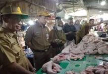 Sekda Tanah Bumbu Sidak Pasar, Jamin Ketersediaan dan Harga Bahan Pokok Stabil