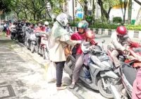 Penukaran Uang Lebaran, Antrean Warga Banjarmasin di Layanan Drive Thru BI Kalsel Membludak