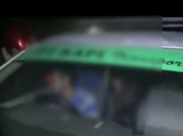 Viral! Lajang dan Janda Mesum di Mobil Goyang, si Wanita Langsung Pasang Baju dan Betulkan Celana Saat Digerebek