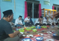 Naik Trail, Paman Birin Datangi Warga Aluh Aluh Sahur Bersama