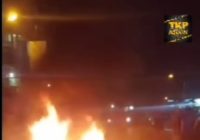Kesal, Warga Bubarkan Konvoi Pemotor Remaja, Dua Motor Dibakar