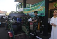 Ratusan Tukang Becak di Martapura Terima Zakat Fitrah dari Kodim 1006/Banjar Becak