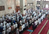 Ratusan Jemaah Penuhi Masjid Sabilal Muhtadin Laksanakan Sholat Gerhana Matahari
