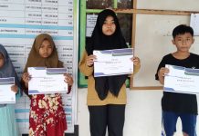 Ratusan  Anak Yatim Piatu di Tanah Bumbu Gembira, Terima Zakat Uang Tunai dari Lazis Assalam Fil Alamin