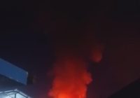 BREAKING NEWS : Api Berkobar di Kacapiring Banjarmasin, Relawan Pemadam Cepat Tanggap  Padamkan