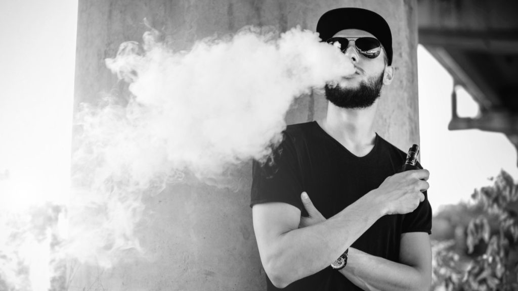 Mengisap Vape