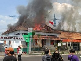 Rumah Sakit di Depan Istana Kepresidenan Terbakar, Terdengar Suara Ledakan Keras