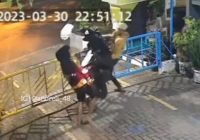 Kocak! Video Maling Panik Saat Portal Perumahan Ditutup