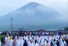 Viral Sholat Id di Lereng Gunung Sumbing, Pemandangannya Wow