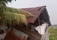 Video Viral Korban Rumah Ambruk Tertabrak Tongkang di Tapin Minta Rp 800 Juta