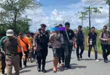 ODGJ Ngamuk Bawa Mandau di Jalan Hiu Putih Palangka Raya