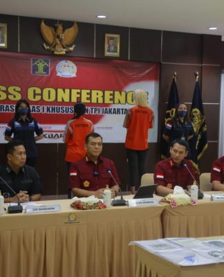 Dua WNA 'Open BO' Diamankan Kantor Imigrasi