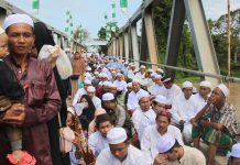 Puluhan Petugas Kebersihkan Dikerahkan Angkut Sampah Acara Haul Ke-217 Datu Kelampayan