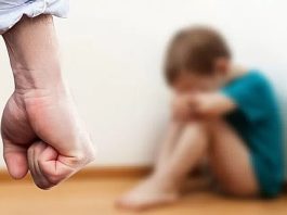 Ayah Sadis! Paksa Balitanya Minum Miras dan Isap Rokok, Lalu Merekam & Unggah ke Medsos