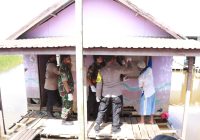 Program Bedah Rumah Layak Huni, Kapolres Batola Bongkar Rumah Warga Miskin di Jejangkit