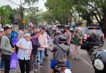Polresta Banjarmasin Berkolaborasi dengan PWI Kalsel Bagikan Nasi Kotak untuk Berbuka