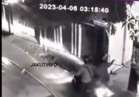 Pencurian Sepeda Motor Gunakan Air Soft Gun Terekam CCTV