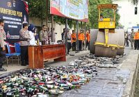 Polres Banjarbaru Hancurkan Seribu Lebih Miras dan Ratusan Knalpot Brong Pakai Stoom Wales