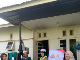 Berbagi Razeki di Bulan Ramadan, Polwan Polres Batola Berikan Sembako ke Kaum Dhuafa