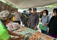 Pastikan Stok Sembako Aman Jelang Idul Fitri 1444 H, Polsek Kelua Kunjungi Pasar dan Toko di Kecamatan Kelua