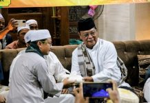 Silaturahmi dengan Bersama Warga Desa Awang Bangkal Timur, Gubernur Kalsel Beri Bantuan Beras
