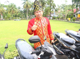 Peringatan Hardiknas, Pemkab Tala Bagikan Belasan Motor untuk Operasional Sekolah