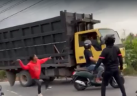 Kronologi Sopir Truk Diamuk Warga Handil Bakti di Jalan HKSN, Berakhir Damai