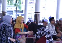 Isi Acara Pesta Pantai, Muchsin Alatas dan Titiek Sandhora Singgah ke Istana Anak Yatim Batulicin