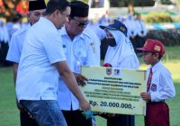 Senyum 100 Anak Yatim Piatu Dapatkan Bantuan PKH dari Gubernur Kalsel