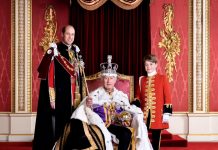 Potret Raja Charles III Berpose Bareng 2 Penerus Tahtanya di Hari Penobatan