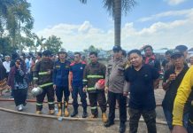 Ketua DPRD Kabupaten Banjar Terjun Padamkan Api di Pekauman Ulu