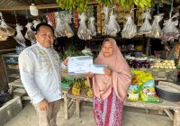 Lazis Assalam Fil Alamin Bagikan Zakat Produktif Kepada Warga Miskin di Tanah Bumbu