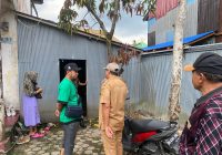 Lurah Surgi Mufti Cek Lokasi Pencemaran Air Bekas Cucian Rumah Makan di Jalan Sultan Adam