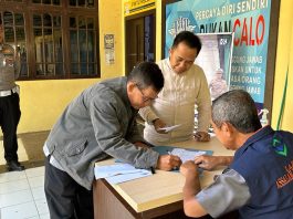 Bekerjasama dengan Satlantas Polres Tanah Bumbu, Lazis Assalam Fil Alamin Bagikan Zakat Berupa SIM Gratis