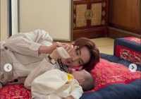 Gegara Posting Foto dengan Bayi ini Lee Dong Wook Bikin Baper Netizen