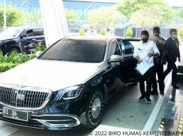 Tertangkap Kamera, Johnny G Plate Sering Naik Sedan Super Mewah Seharga Rp 6 Miliar