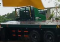 Laka, Tronton Hampir 'Hantam' Bangunan di Jalan Soetoyo S Banjarmasin Saat Hujan Deras