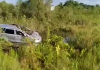 Avanza Ringsek di Parit Jalan Bandara Syamsudin Noor Banjarbaru