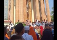 Viral Pengusaha Berangkatkan Umrah Tetangga Sekampung