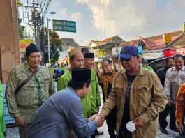 Paman Birin Serahkan Hibah Rp 100 Juta untuk Pembangunan Masjid Quwwatul Islam