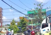 Jalan A Yani km 6 Banjarmasin Macet Total, Ada Kabel Listrik Menjuntai