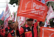 Bendera Warna Oranye Tulisan Angka 6 Berkibar saat Aksi "May Day", Presiden KSPI: Tidak Perlu Izin Bawaslu