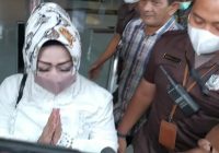 Kadinkes Lampung Reihana Tiba di KPK, Pahala: Kekayaan Rp 2,7 M Terlalu Sedikit