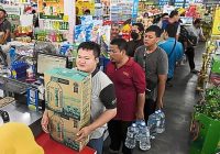 1 Juta Warga Malaysia 'Panic Buying' Serbu Penjual Air Kemasan, Pasokan Air ke Rumah Ngadat
