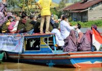 RSGM Banjarmasin Periksa Gigi Warga Desa Lok Baintan di Atas Kelotok