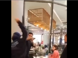 VIRAL! Istri Amuk Suami yang Asyik Nongkrong dengan Wanita Muda Diduga Selingkuhan
