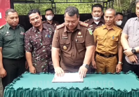 Kejari Balangan Musnahkan Narkoba, HP, Sajam, Hingga Kosmetik 'Fajar Bungaz'