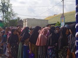 1.500 Paket Sembako Ludes Sekejap di Pasar Murah di Halaman Masjid Sultan Suriansyah